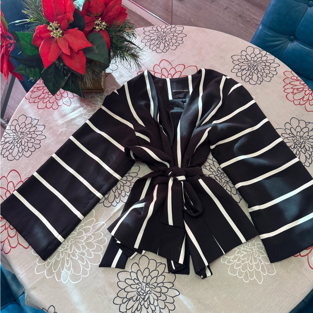 Banana Republic Black and White Tie-Front Blouse